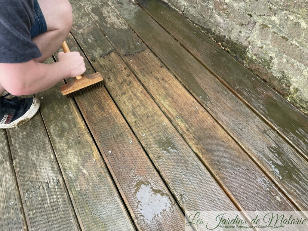 Nettoyage de la terrasse et de la table de jardin Les Jardins de Malorie